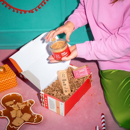 Świąteczny zestaw prezentowy - KORZENNE CIASTKO - Peeling do ciała, Mydło w kostce, Krem do rąk - Mydlarnia Cztery Szpaki